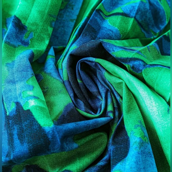 Plus Size Elegant Floral Print Crisscross V-Neck Pleated Dress (1X) - Picture 4 of 7